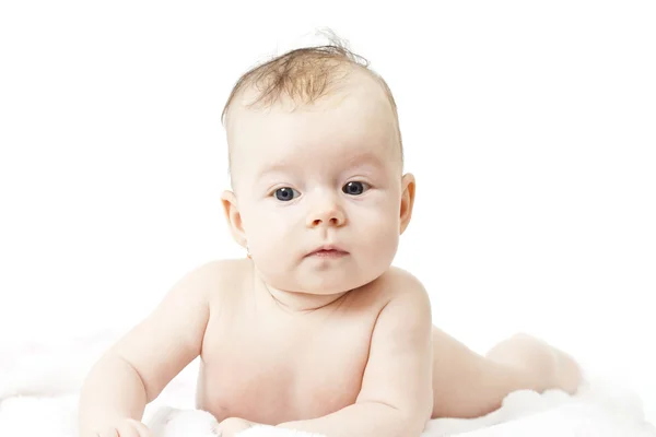 Beyaz zemin üzerinde bebek kız portresi — Stok fotoğraf