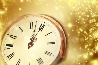 altın saati gösteren gece yarısı