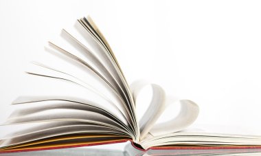 Kalp şeklinde kitap sayfaları