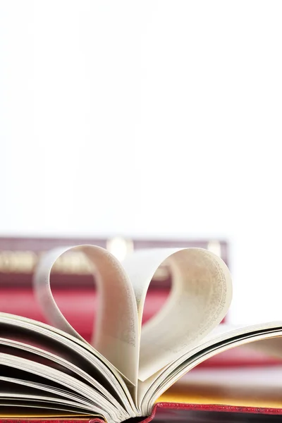 Páginas de libros en forma de corazón — Foto de Stock