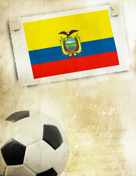 Foto de Bandera de Ecuador y pelota de fútbol — Foto de Stock