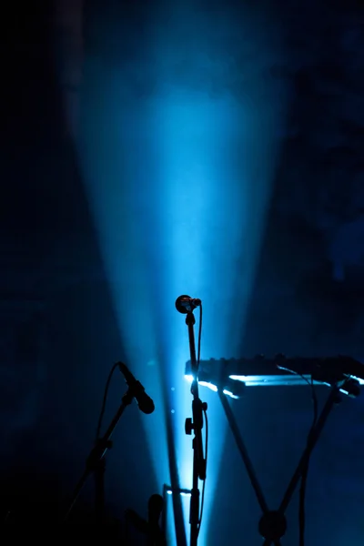 Microphone in stage lights — Stock Photo, Image