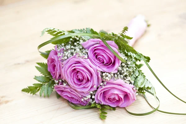 Fotografie z růžové svatební kytice — Stock fotografie