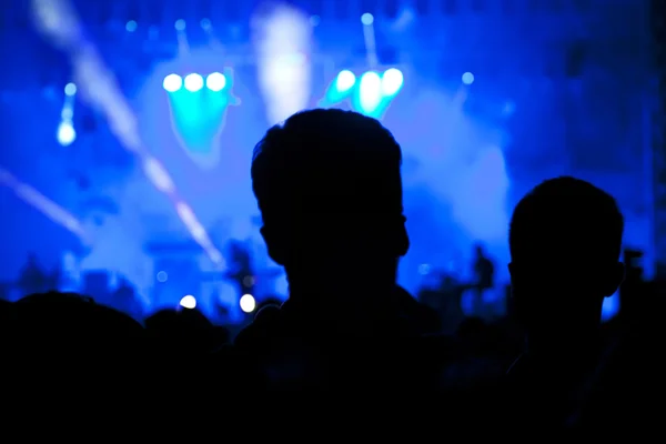 Crowd in front of stage lights — Stock Photo, Image