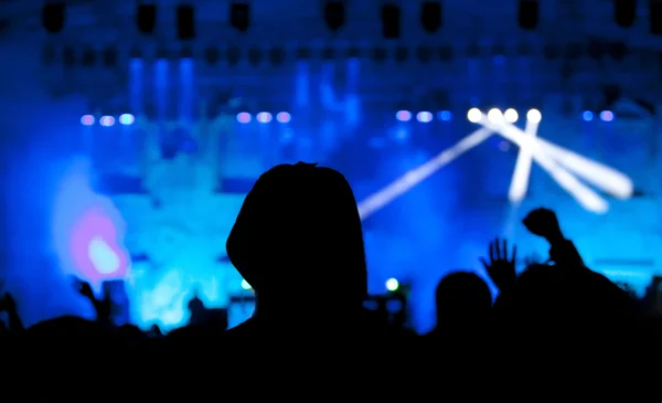 Crowd in front of stage lights — Stock Photo, Image
