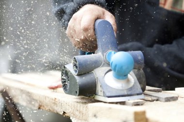 işçinin kol ahşap tahta kesme tezgahlar