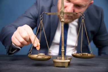 Bakiye para ağırlığında işadamı ile kazanç kavramı