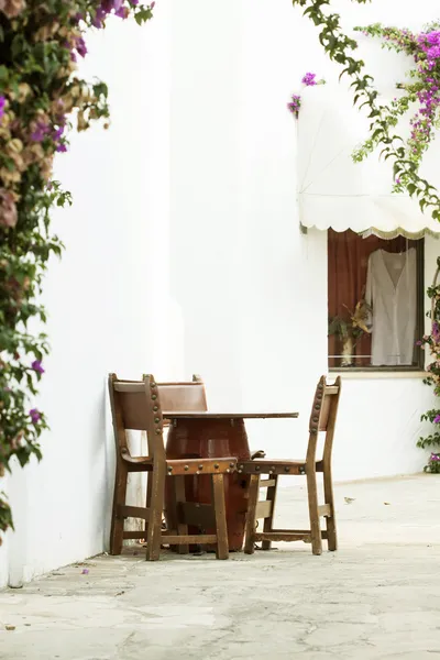 Романтична тераса на середземноморському острові — стокове фото