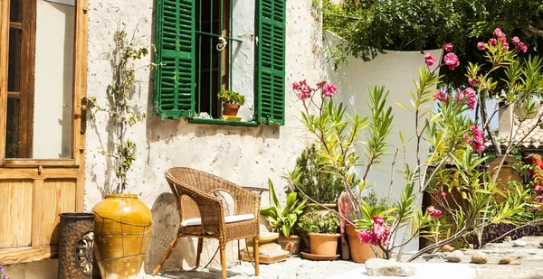 Courtyard with chairs and flowers — Stock Photo, Image