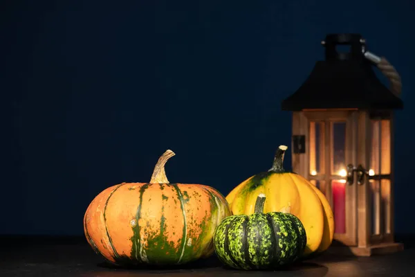 Höstpumpa Halloween Och Thanksgiving Bakgrund Orange Pumpor Över Träbord — Stockfoto