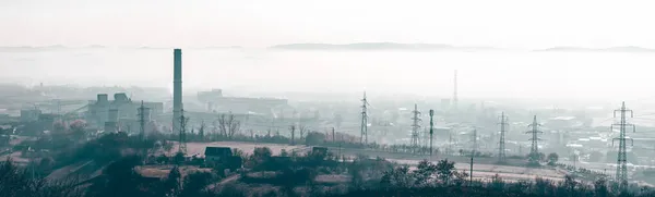 Ipari Táj Kéménytartállyal Reggeli Ködben Szennyezés Globális Felmelegedés — Stock Fotó