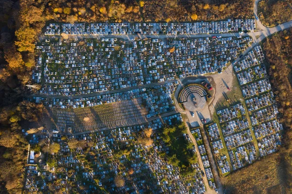 墓地や墓の空中ドローンビュー 墓地上からの眺め — ストック写真