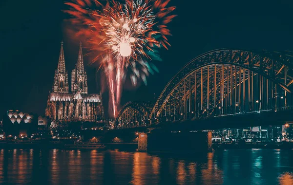 Semesterbakgrund Kölns Domkyrka Med Fyrverkerier Firande Det Nya Året Köln — Stockfoto