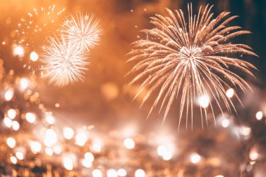 Yeni yılda havai fişekler ve kopyalama alanı - soyut tatil arkaplanı