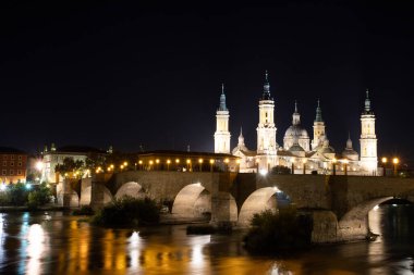 Hanım, pillar bazilika olarak görülen north shore ebro Nehri'nin, zaragoza, İspanya