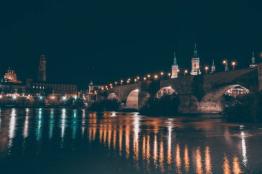 Hanım, pillar bazilika olarak görülen north shore ebro Nehri'nin, zaragoza, İspanya