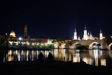 Hanım, pillar bazilika olarak görülen north shore ebro Nehri'nin, zaragoza, İspanya