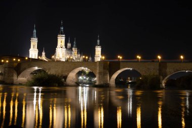 Hanım, pillar bazilika olarak görülen north shore ebro Nehri'nin, zaragoza, İspanya