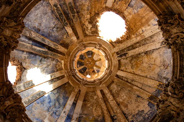 Κάτω Όψη Κατεστραμμένου Τρούλου Της Παλιάς Εκκλησίας Στην Πόλη Belchite — Φωτογραφία Αρχείου