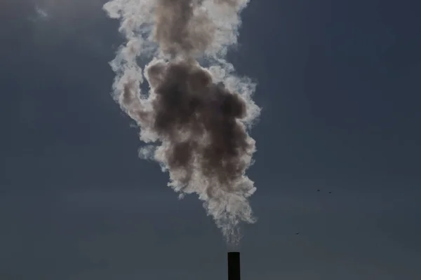 Luftverschmutzung Durch Kraftwerksschornsteine Industrie Und Konzept Der Globalen Erwärmung — Stockfoto