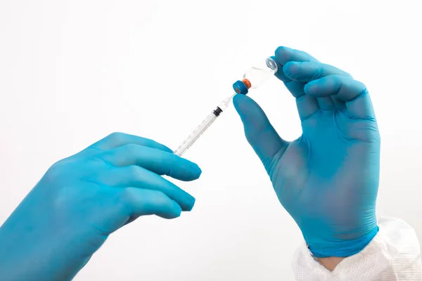 Covid Vaccin Mot Koronavirus Vaccinationskoncept Läkarens Hand Blå Handskar Håller — Stockfoto