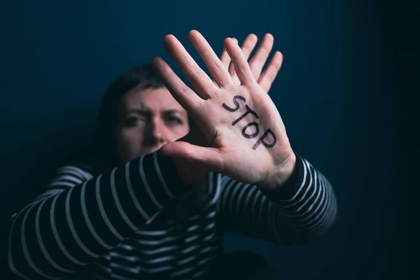 학대받는 인신매매에 가정폭력을 중단하라 — 스톡 사진