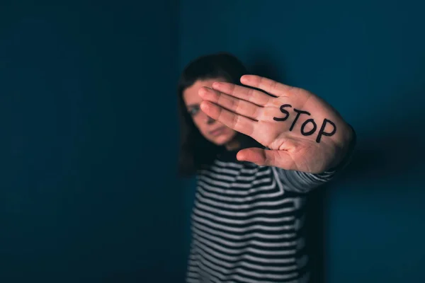 女性の暴力と虐待の概念 女性や人身売買に対する家庭内暴力を止める — ストック写真