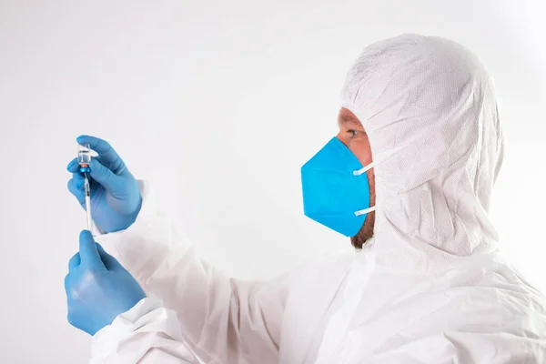 Covid Koronavirüs Aşısı Aşı Konsepti Doktorun Elinde Mavi Eldivenler Ilaç — Stok fotoğraf