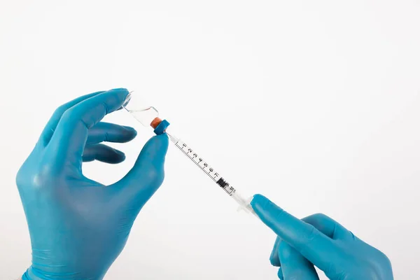 Covid Vaccin Mot Koronavirus Vaccinationskoncept Läkarens Hand Blå Handskar Håller — Stockfoto