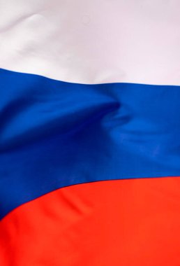 Rusya 'nın renkli ulusal bayrağını sallıyordu. Rus-Ukrayna savaşı