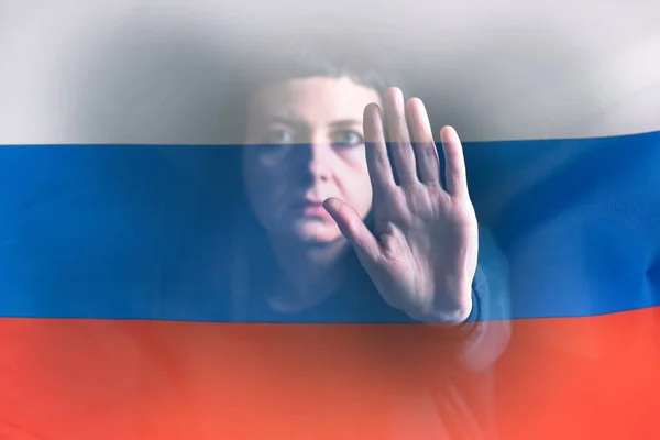 Війна Між Росією Україною Жінка Сумним Зором Припини Текст Російському — стокове фото