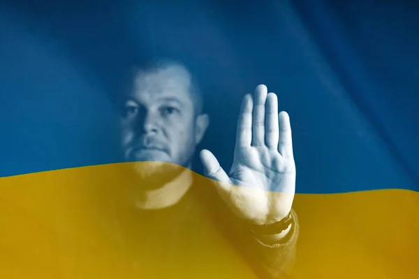 Krig Mellan Ryssland Och Ukraina Man Med Sorgsen Syn Visar — Stockfoto