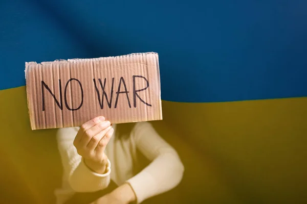 Mujer Triste Llama Parar Guerra Ucrania Levanta Pancarta Con Inscripción — Foto de Stock