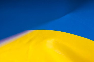 Ukrayna bayrağı. Mavi ve sarı renkler. Yakın çekim, arkaplan