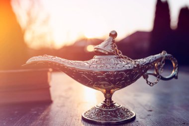 Ramazan Kareem, Müslüman kutsal ayı kutlayan tebrik kartı ve Aladdin 'in dilek lambası.