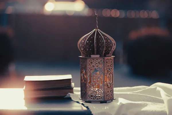 Ramadan Kareem Hintergrund Arabische Zierlaterne Die Der Nacht Leuchtet Und — Stockfoto