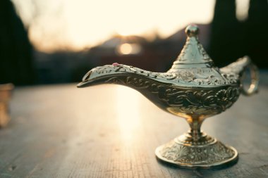 Ramazan Kareem, Müslüman kutsal ayı kutlayan tebrik kartı ve Aladdin 'in dilek lambası.