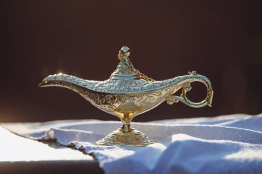 Ramazan Kareem, Müslüman kutsal ayı kutlayan tebrik kartı ve Aladdin 'in dilek lambası.