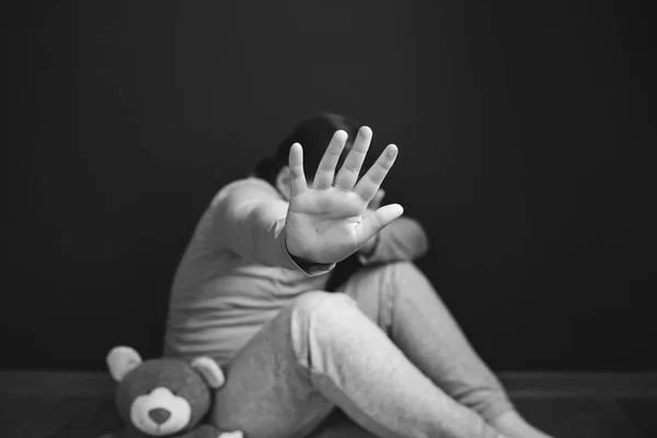 Child Violence Abused Concept Little Girl Sitting Dark Room Showing — Stock Photo, Image