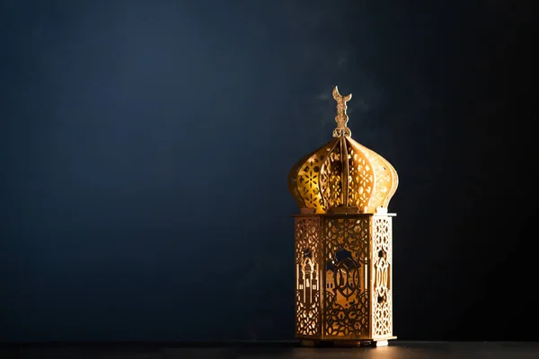 Ramadan Kareem Achtergrond Sierlijke Arabische Lantaarn Gloeit Nachts — Stockfoto