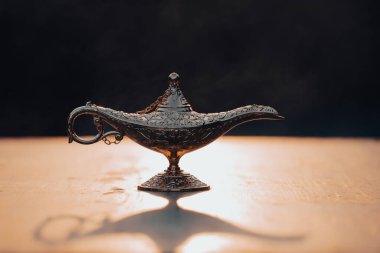 Ramazan Kareem, Müslüman kutsal ayı kutlayan tebrik kartı ve Aladdin 'in dilek lambası.