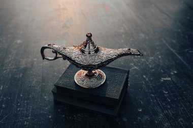 Ramazan Kareem, Müslüman kutsal ayı kutlayan tebrik kartı ve Aladdin 'in dilek lambası.