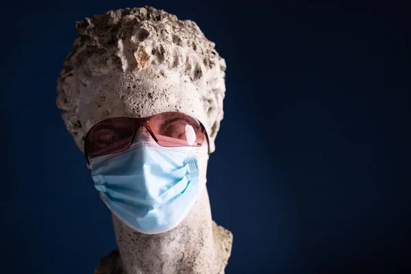 Antique Gypsum Statue Surgical Mask Concept Coronavirus Covid Isolation Protection — Stock Photo, Image