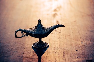 Ramazan Kareem, Müslüman kutsal ayı kutlayan tebrik kartı ve Aladdin 'in dilek lambası.