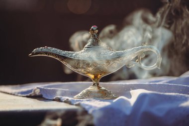 Ramazan Kareem, Müslüman kutsal ayı kutlayan tebrik kartı ve Aladdin 'in dilek lambası.