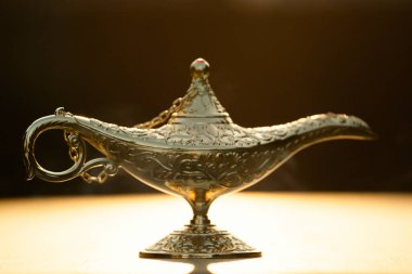 Ramazan Kareem, Müslüman kutsal ayı kutlayan tebrik kartı ve Aladdin 'in dilek lambası.