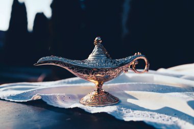 Ramazan Kareem, Müslüman kutsal ayı kutlayan tebrik kartı ve Aladdin 'in dilek lambası.