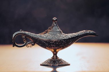 Ramazan Kareem, Müslüman kutsal ayı kutlayan tebrik kartı ve Aladdin 'in dilek lambası.