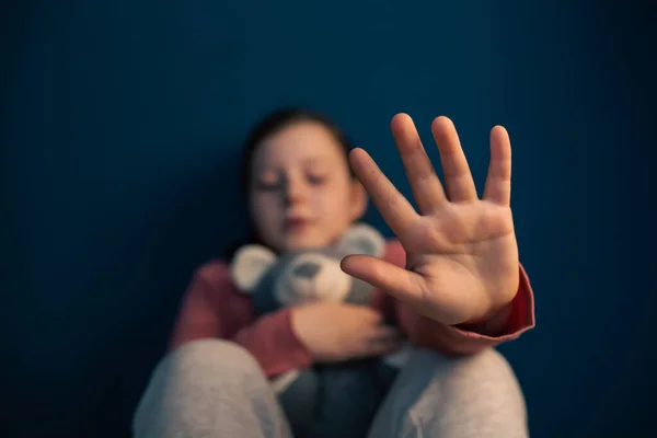 Child Violence Abused Concept Little Girl Sitting Dark Room Showing — Stock Photo, Image