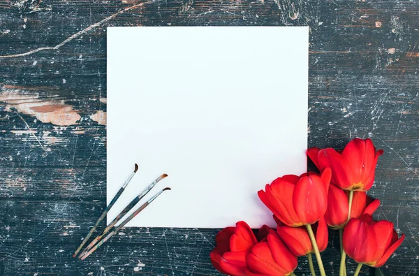 Conceito Mola Criativa Feita Com Pincel Pintura Flores Tulipa Vermelha — Fotografia de Stock